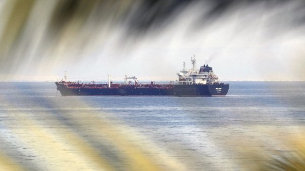 伊朗称美方要封锁伊朗是“虚张声势”