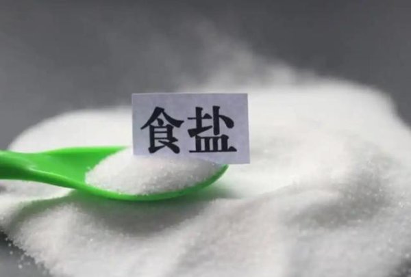 食盐被关注！医生发现：吃得越咸，寿命或越长？告诉你真相