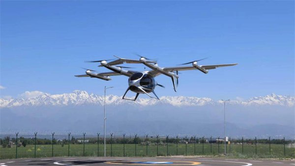 中国电动垂直起降航空器在阿拉木图完成首次演示飞行