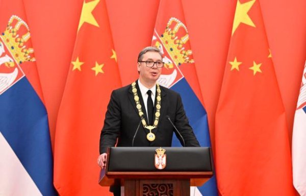 歼-10C落户欧洲？武契奇一出手，踏碎欧洲红线，中方大棋落定