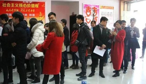 民政局炸锅！结婚大厅空了，离婚排队疯了，谁在“杀死”婚姻？