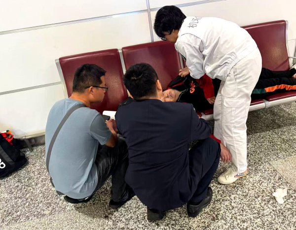 东航江苏无锡分公司地服部员工见义勇为获专项奖励