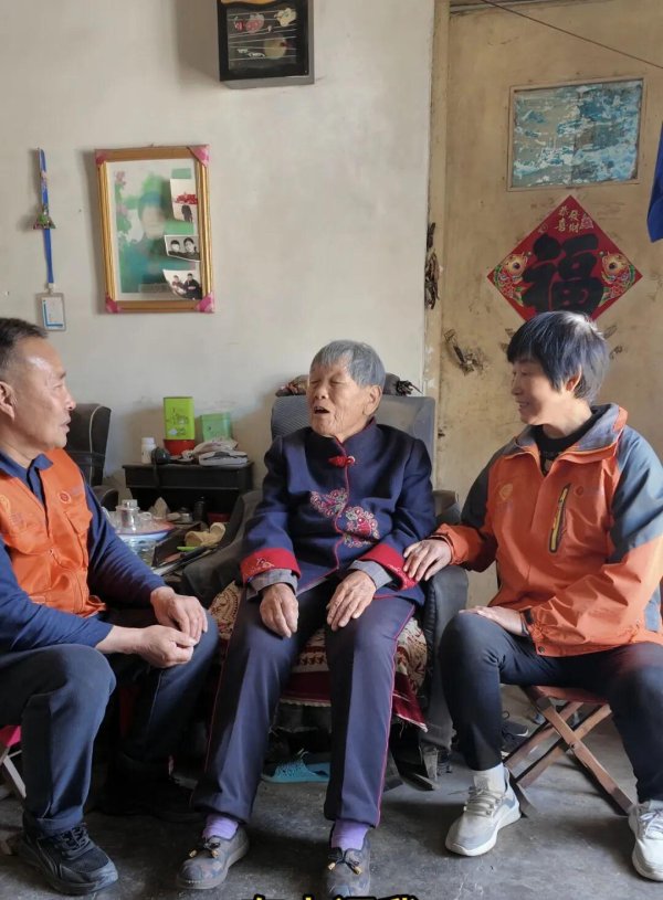 破解农村养老难, 山东这个镇探索“小老助老老”
